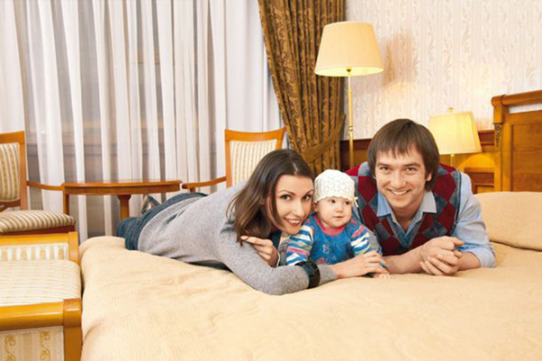 С Шебеко и ребенком
